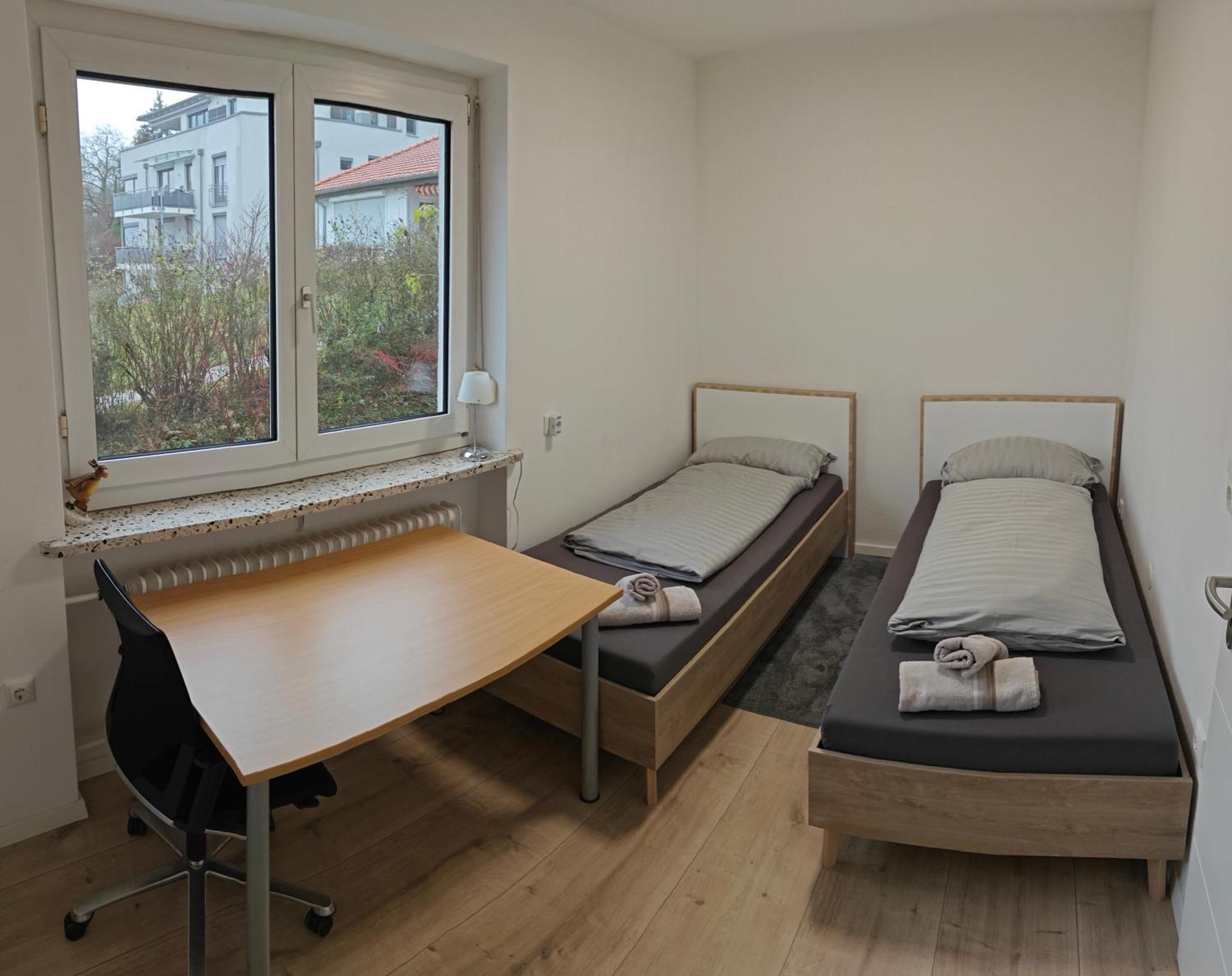 Ferienwohnung "Sorgenfrei" In Coburg ! - Im Eg Mit Privatparkplatz & Balkon Exterior foto