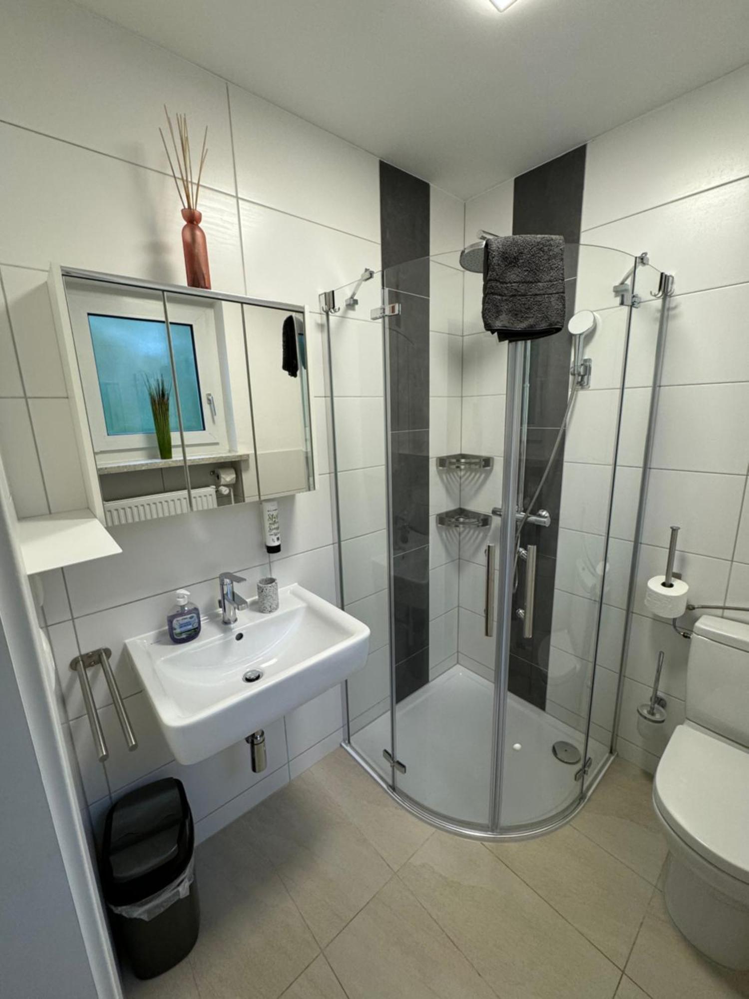 Ferienwohnung "Sorgenfrei" In Coburg ! - Im Eg Mit Privatparkplatz & Balkon Exterior foto